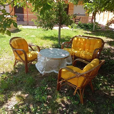 Semesterbostad Lionz Village Skála Foúrkas